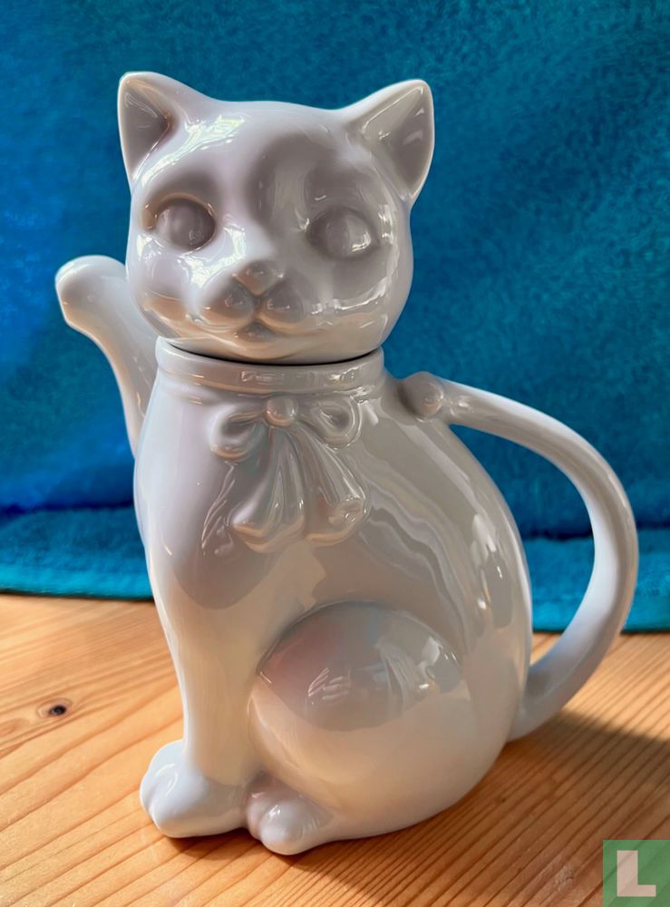 Puss teapot