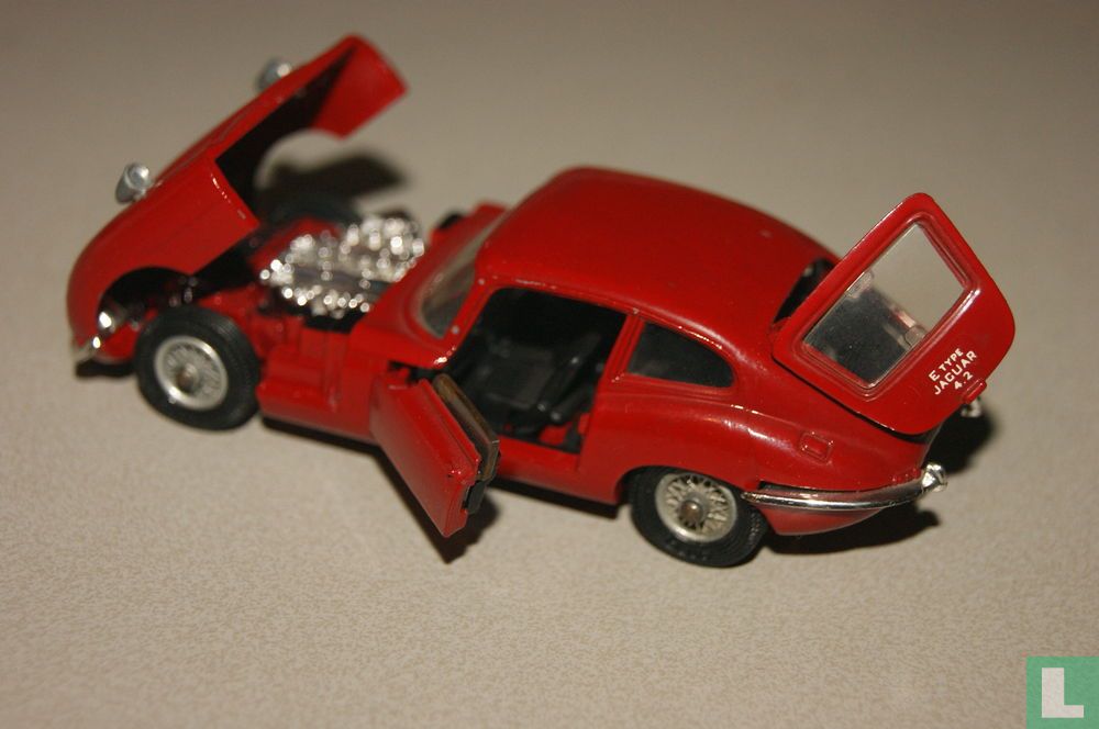 Jaguar E-type 2 + 2  