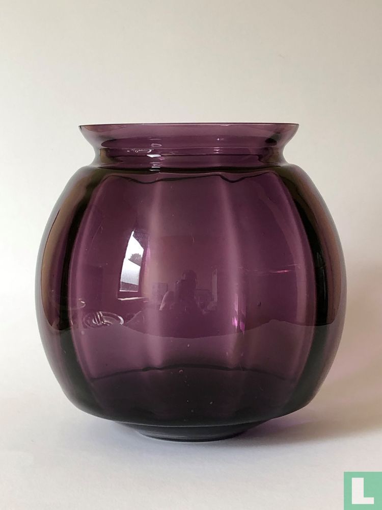 Vase à coquelicots violet