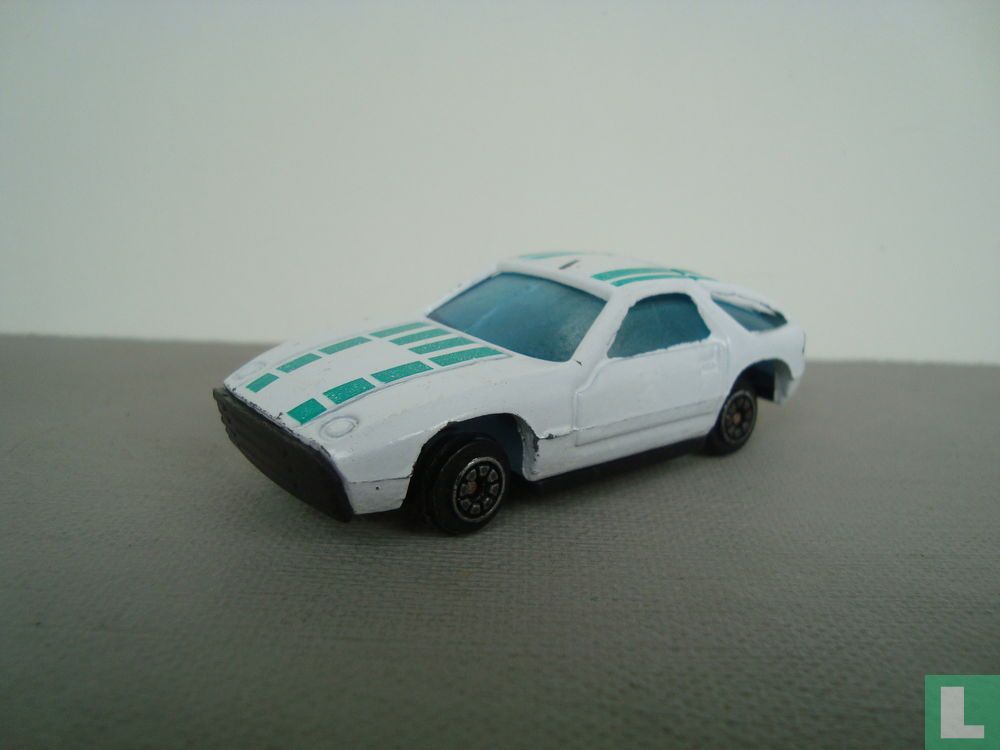 Porsche 928