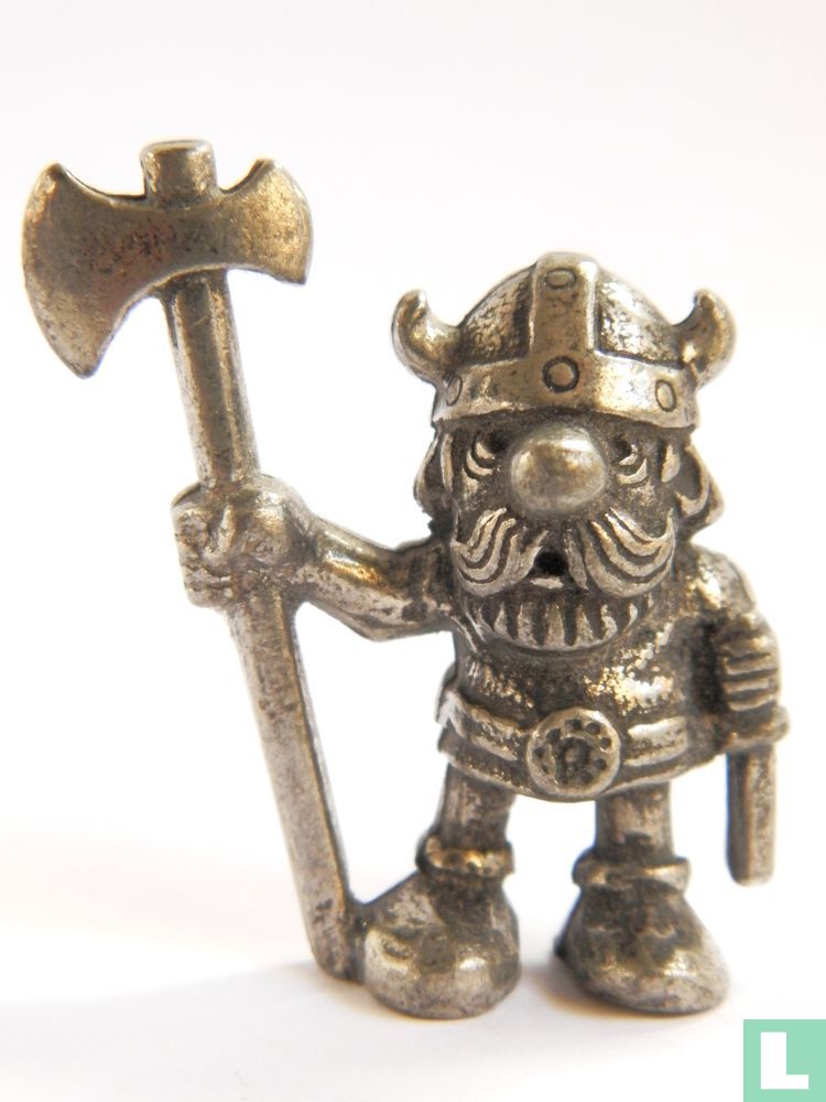 Viking avec hache et épée