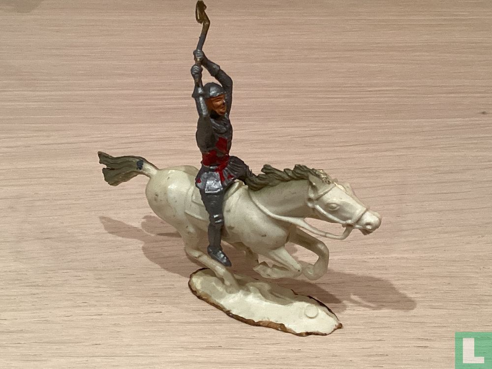 Rüstung mit Axt zu Pferd