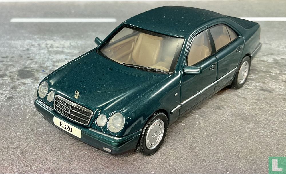 Mercedes-Benz E 320 