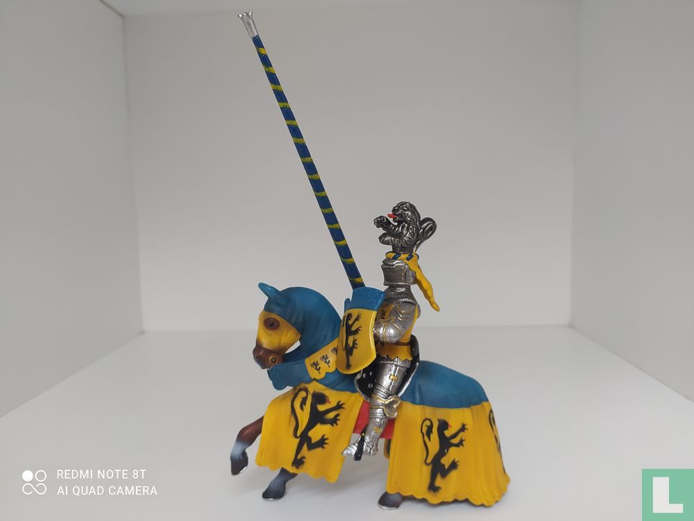 Chevalier à cheval avec Lance