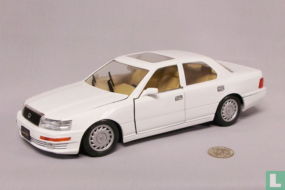 Lexus LS 400