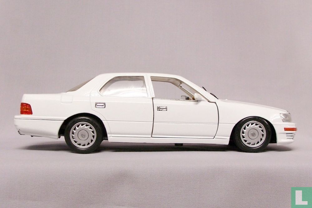 Lexus LS 400