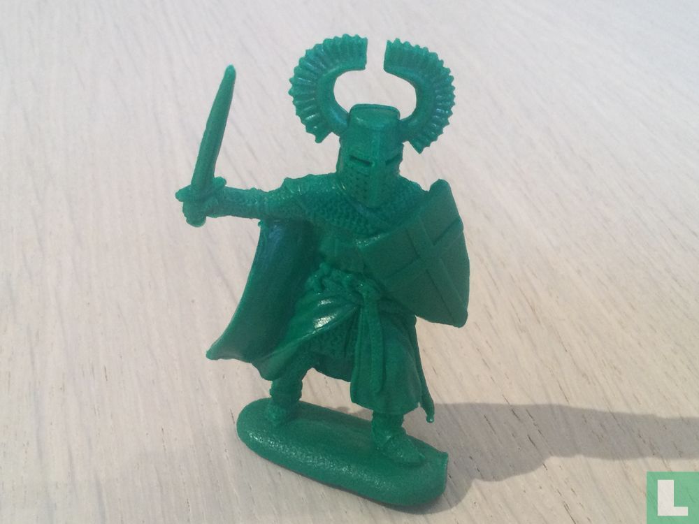 Chevalier teutonique avec épée et bouclier