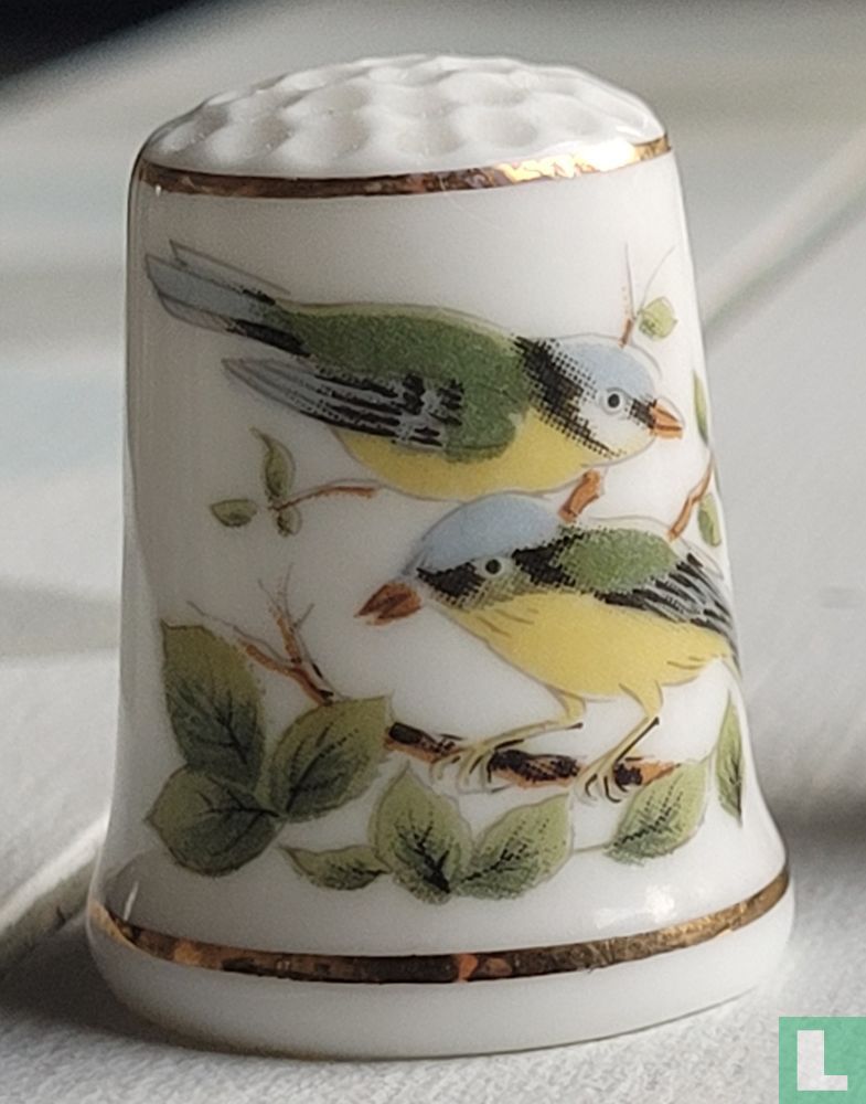 [2 Geelgroene vogels op tak]