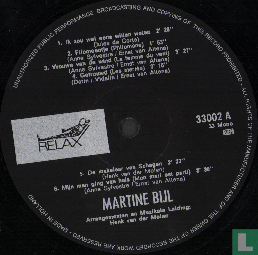 Martine Bijl zingt