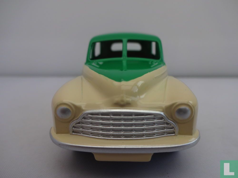 Morris Oxford Saloon