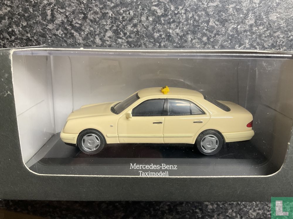 Mercedes E-Class Taxi