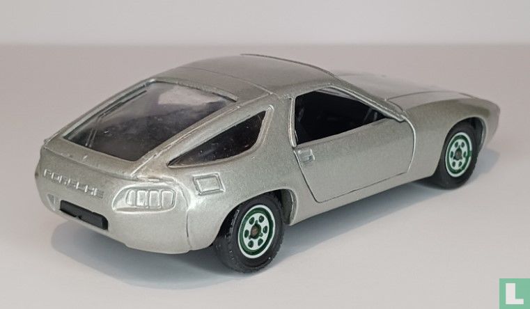 Porsche 928
