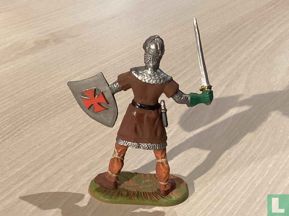 Chevalier avec épée et bouclier