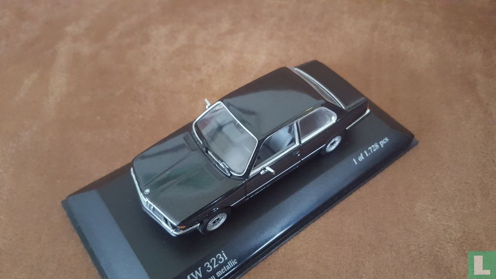 BMW 323i