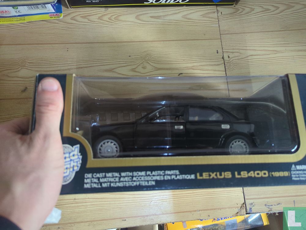 Lexus LS 400