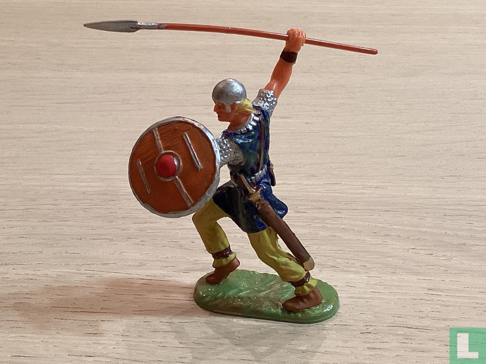 Viking attaquant avec une lance