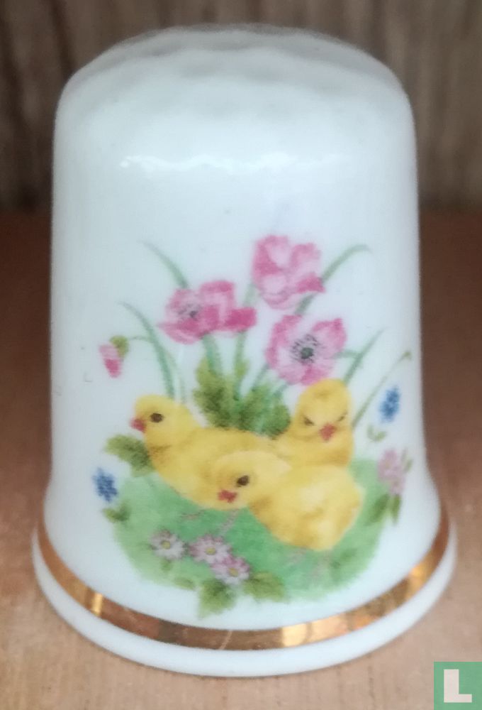 [3 kuikentjes en bloemen]