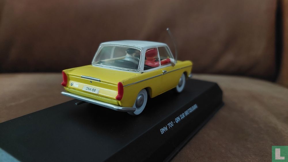 BMW 700