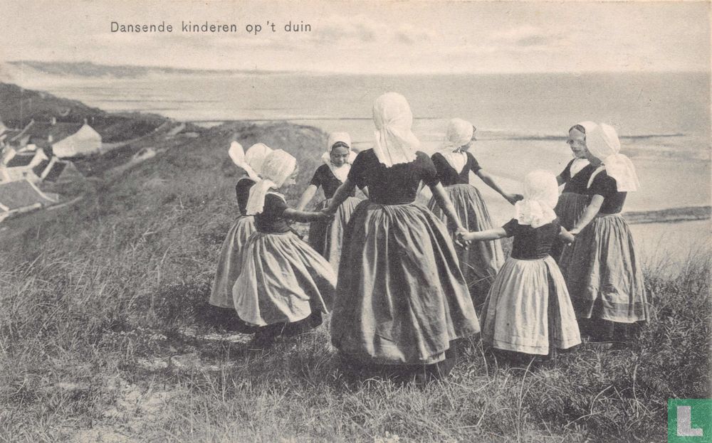 Dansende kinderen op 't duin