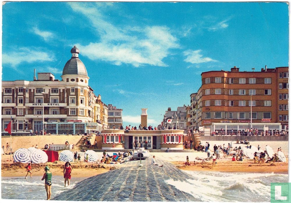 Strand en zeedijk