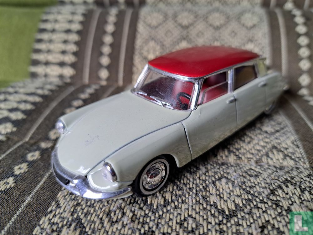 Citroën DS 19