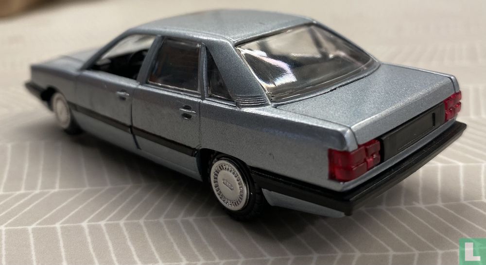 Audi 100