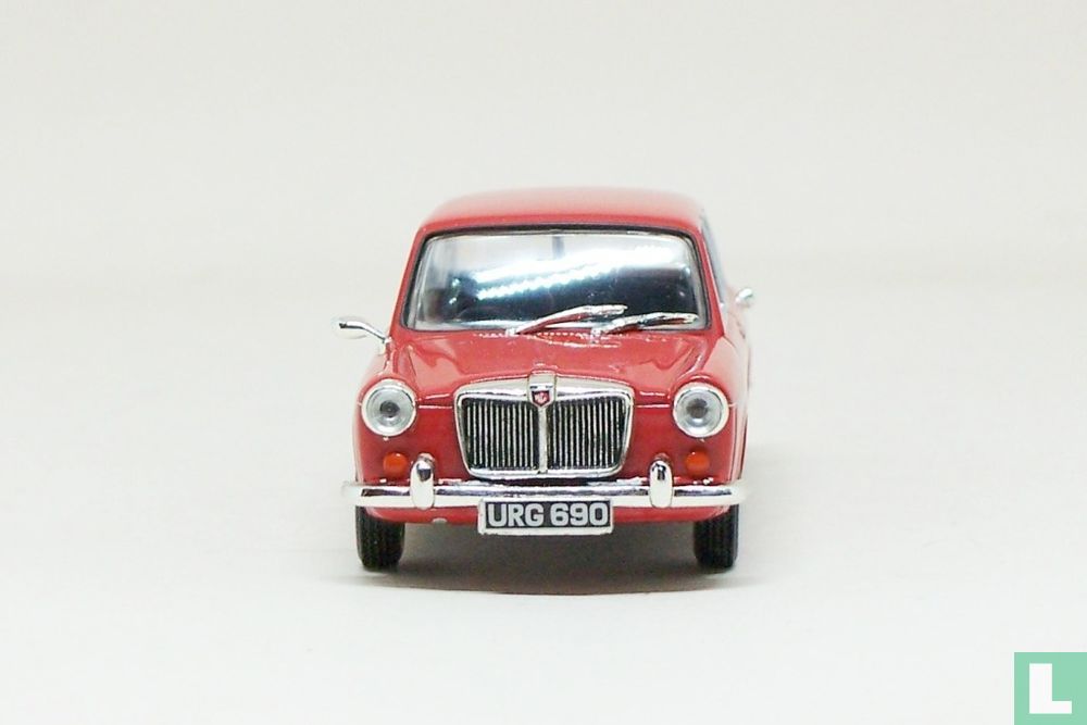 MG 1100