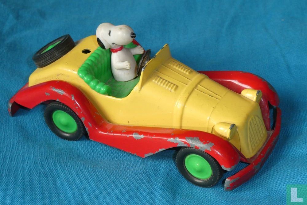 Snoopy in Roadster