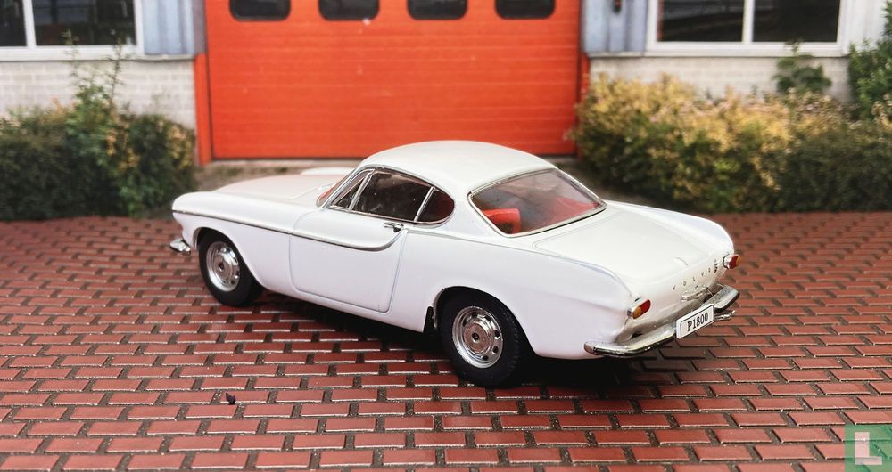 Volvo P1800
