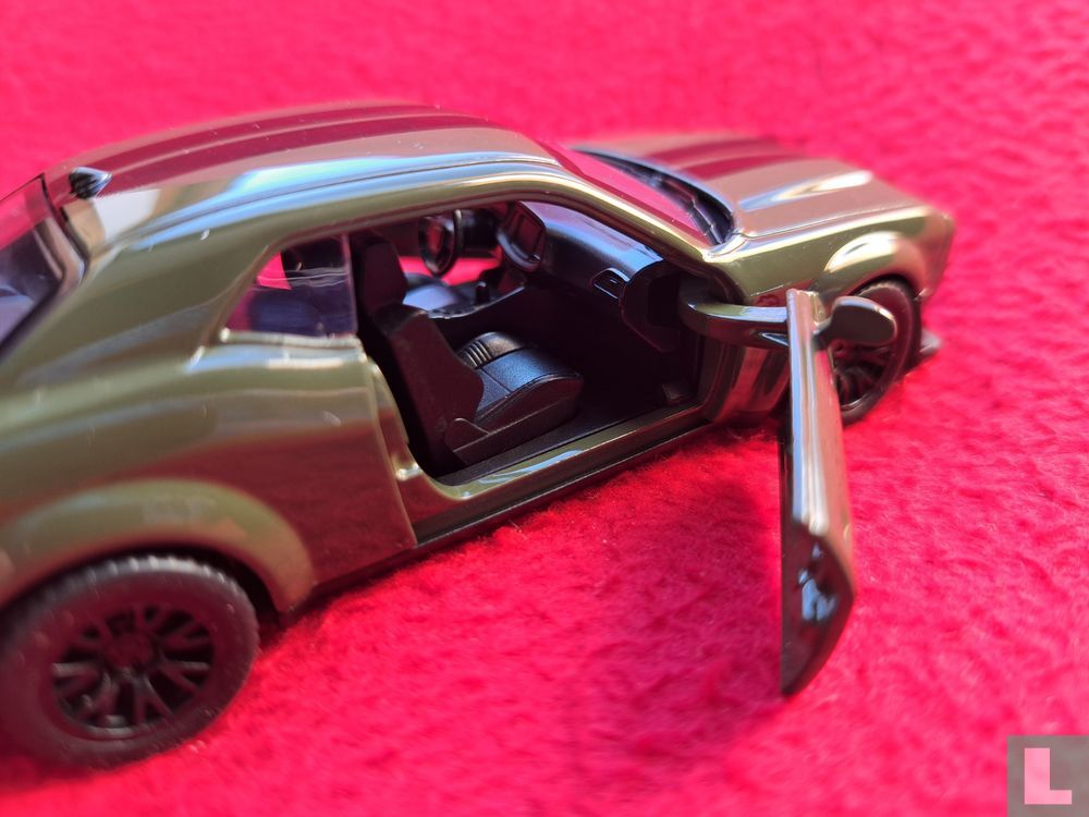 Dodge Challenger SRT Jailbreak