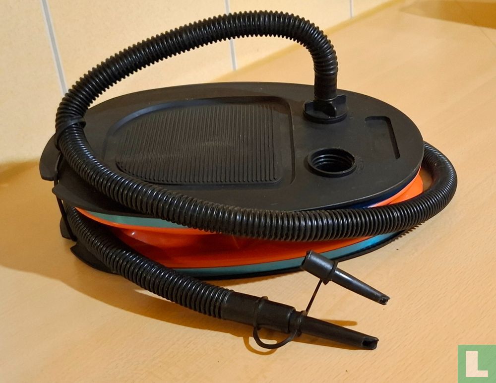 Foot pump