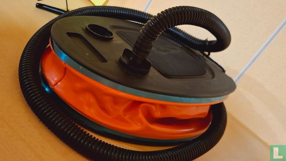 Foot pump