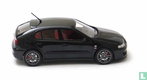 Diecast model cars Seat Leon 1/18 Ottomobile cupra r (1m) red 1999