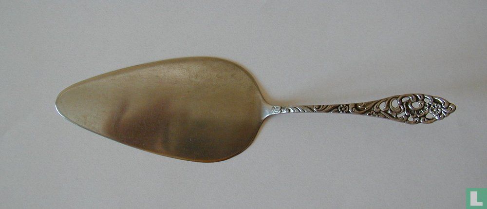 Cake server