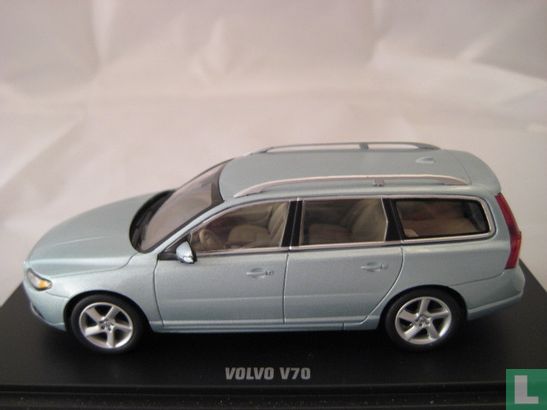 Volvo V70  - Image 2
