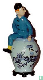 Série 3 : Tintin, Milou sortant de la potiche (Le Lotus Bleu)