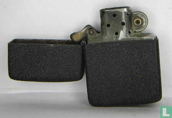 Zippo Black-Crackle WWII (3 barrel / 14 hole) - Image 1