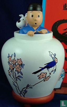 Tintin et Milou dans le vase (Lotus Bleu)