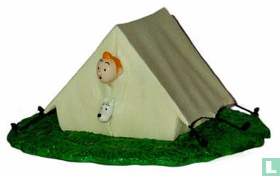 Tintin et Milou dans leur tente