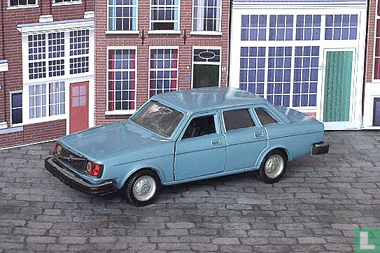 Volvo 244GL - Image 1