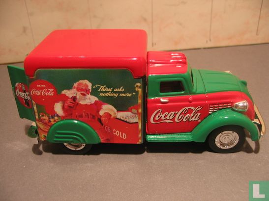 Dodge Airflow ’Coca-Cola Thrust Asks Nothing More'