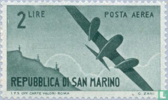 Les goélands et les aéronefs au-dessus de Saint-Marin
