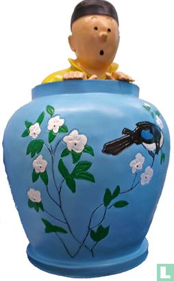 Tintin and Snowy in vase (large)