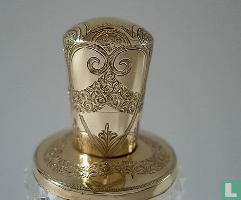 Geslepen Kristallen parfumfles met gouden dop - Afbeelding 2