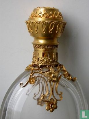 Gouden Parfumflesje - Afbeelding 2