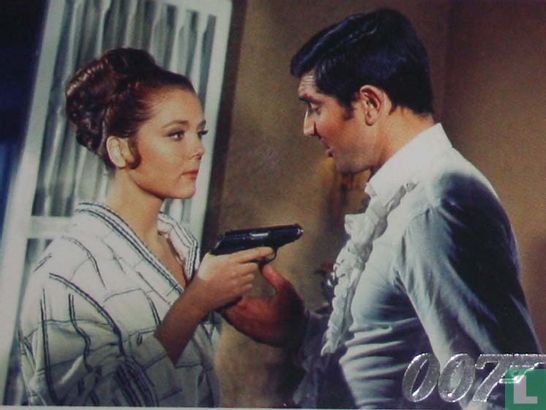 The contessa Tracy Di Vincenzo encouters James Bond - Image 1