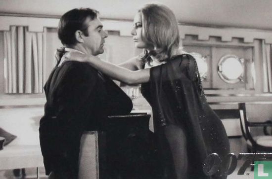 S.P.E.C.T.R.E. agent Helga Brandt ties up James Bond - Bild 1