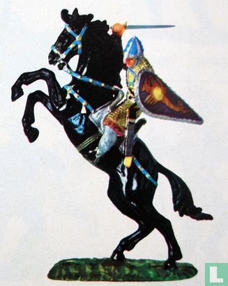 Normanne zu Pferd mit Schwert zuschlagend