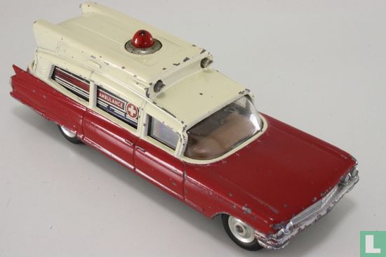 Cadillac Superior Ambulance - Afbeelding 2