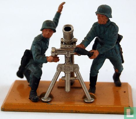 German Mortar with crew - Image 1